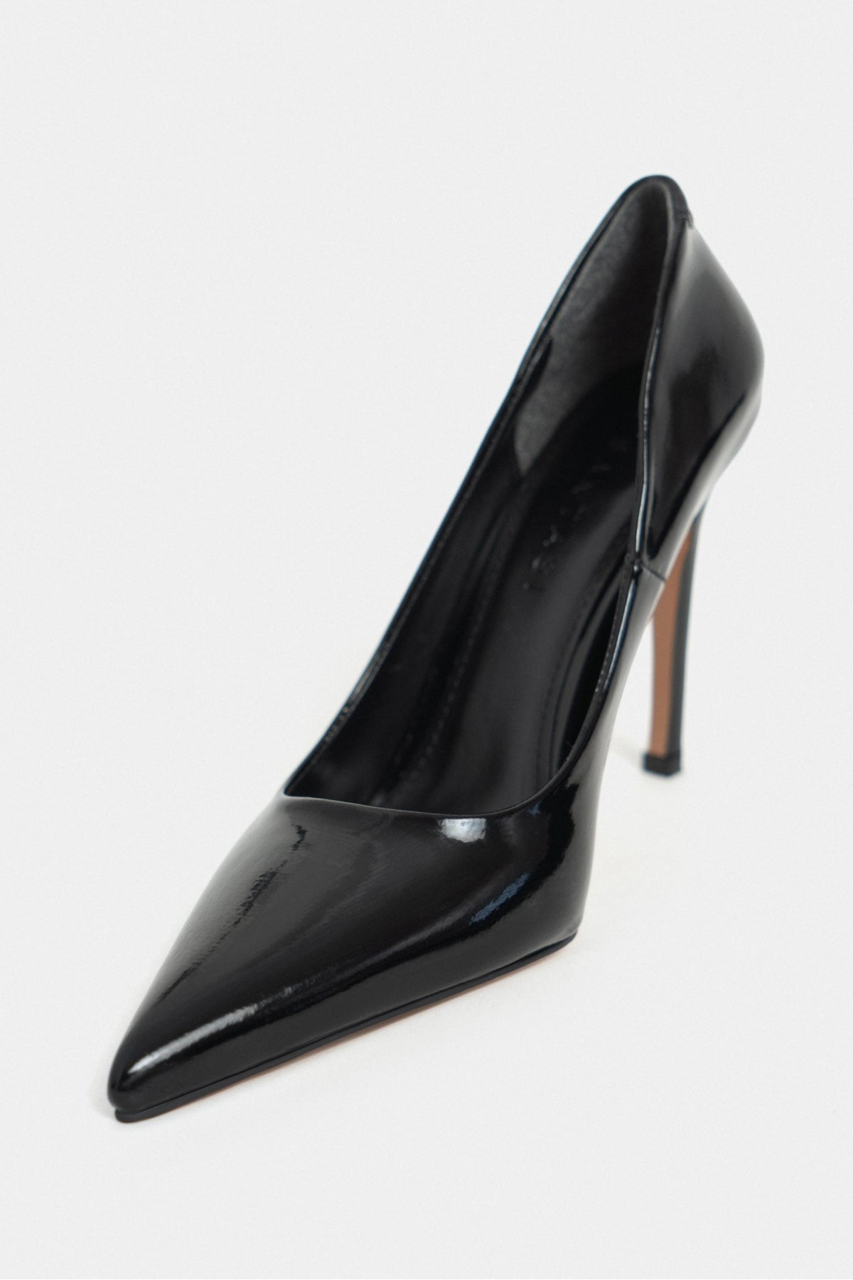 Lunara Siyah Rugan Sivri Burun Kadın Stiletto