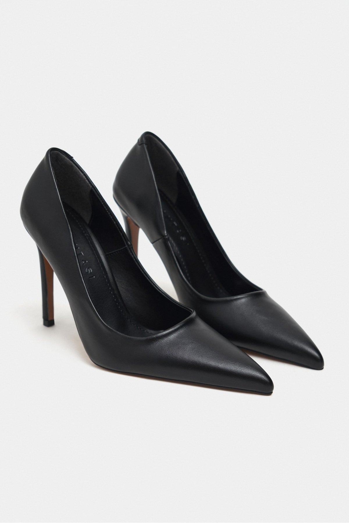 Lunara Siyah Mat Sivri Burun Kadın Stiletto