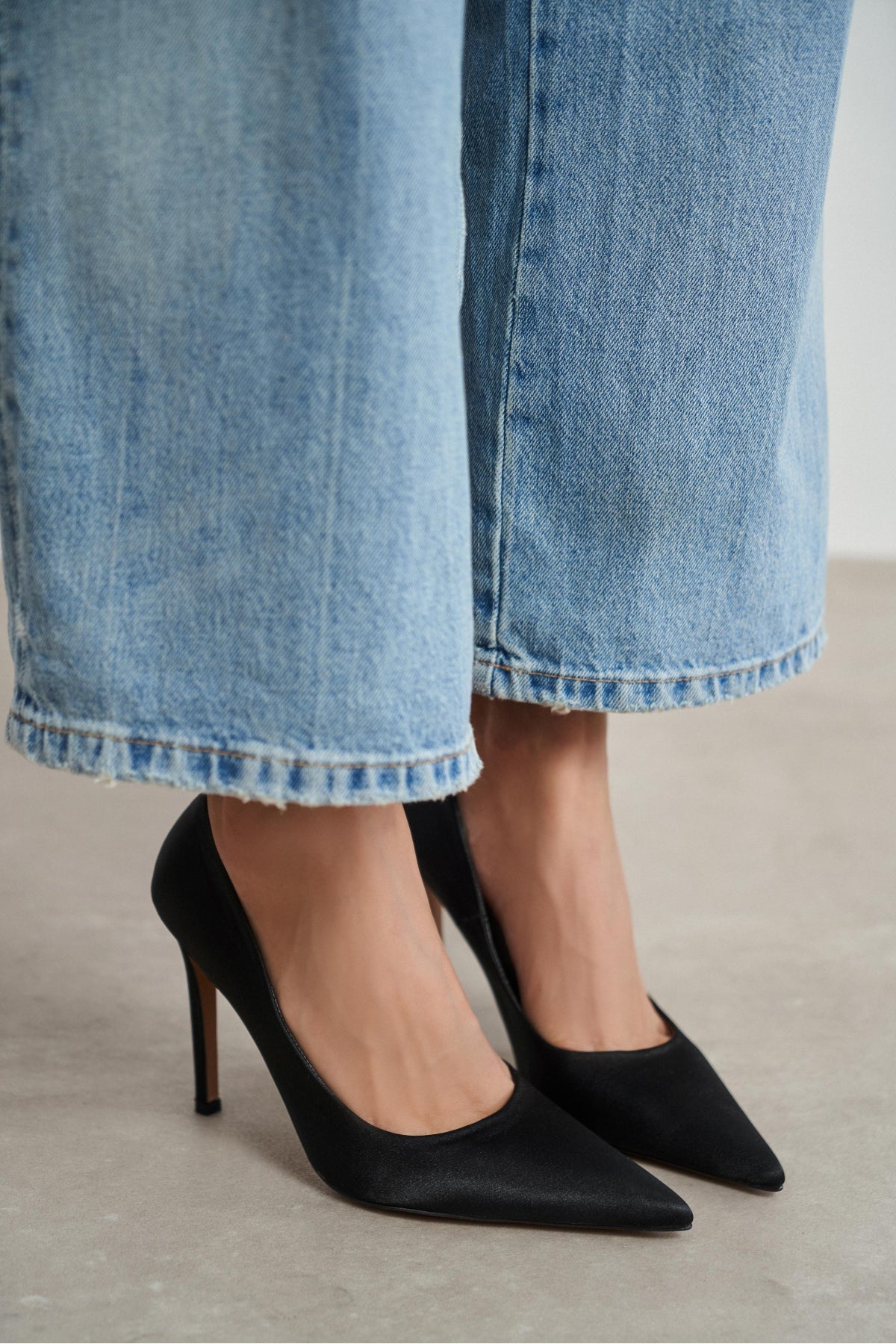 Lunara Siyah Saten Sivri Burun Kadın Stiletto