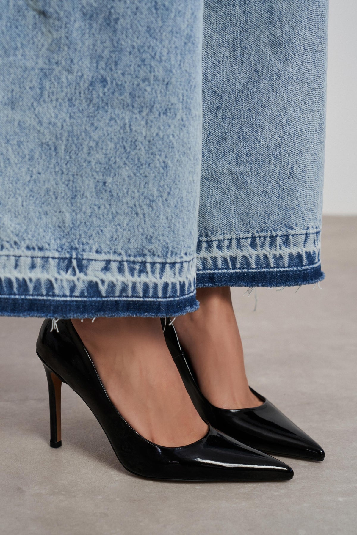 Lunara Siyah Rugan Sivri Burun Kadın Stiletto