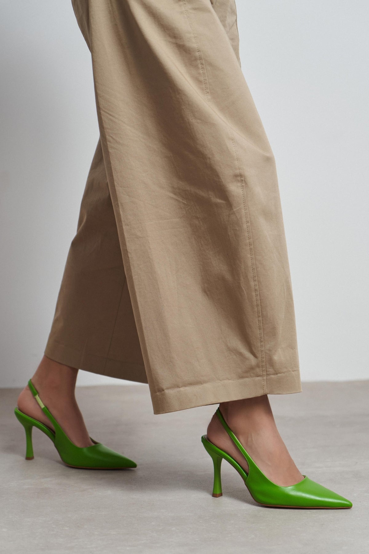 Elara Yeşil Mat Slingback V Vamp Hattı Sivri Burun Kadın Topuklu Ayakkabı