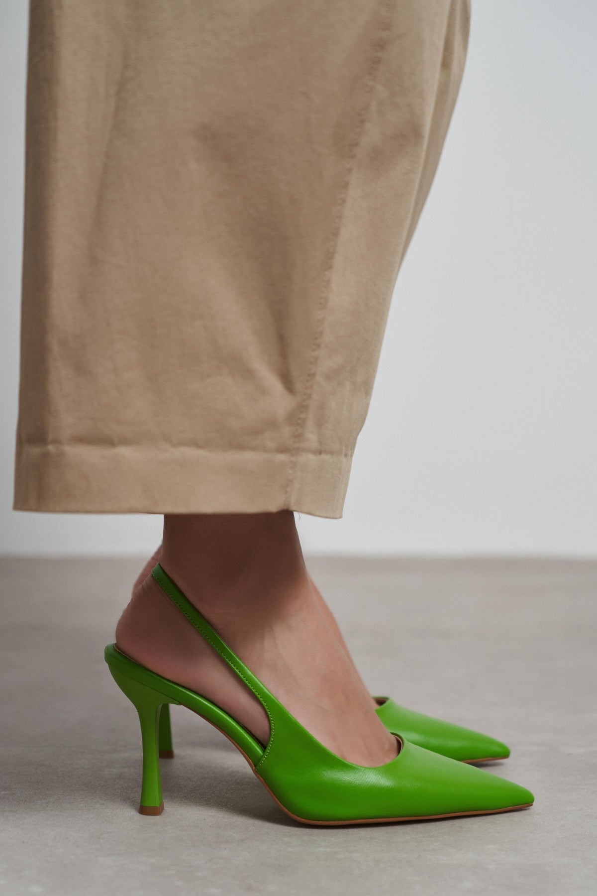 Elara Yeşil Mat Slingback V Vamp Hattı Sivri Burun Kadın Topuklu Ayakkabı
