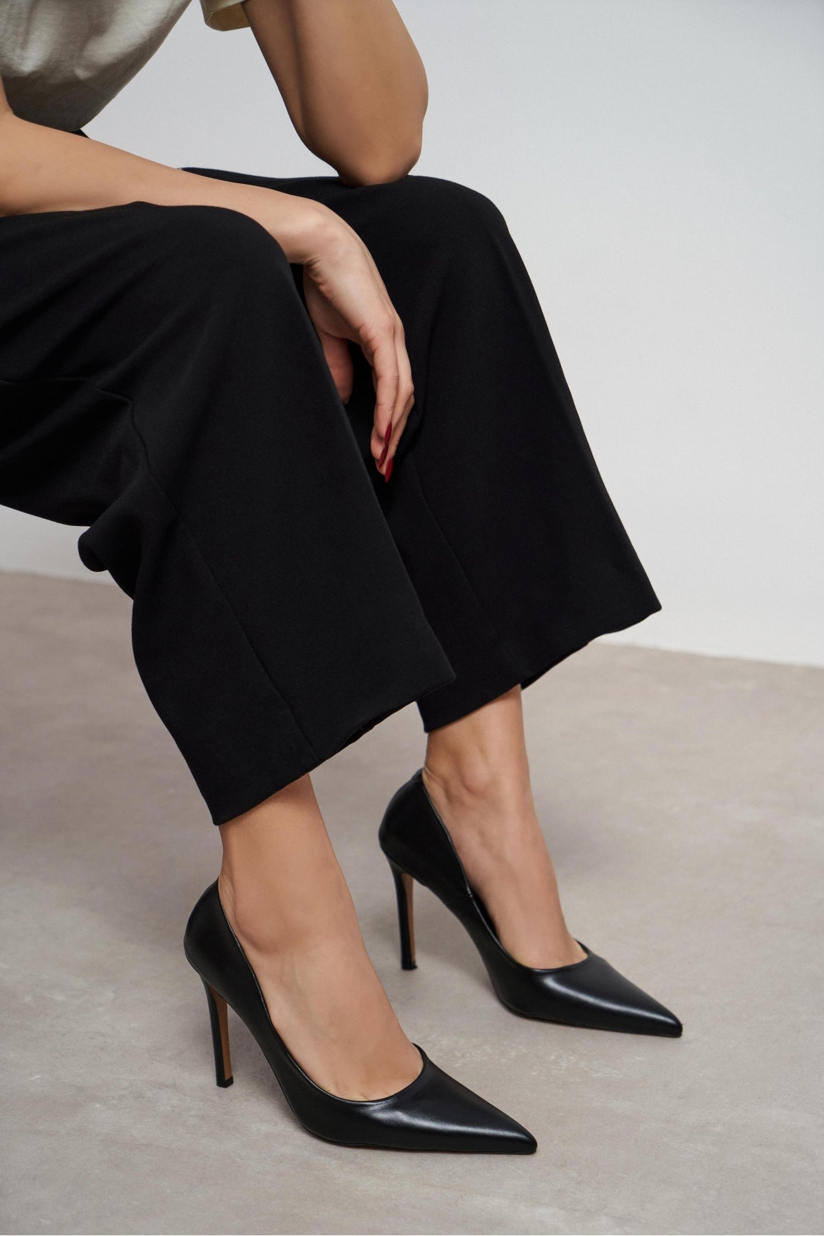 Lunara Siyah Mat Sivri Burun Kadın Stiletto