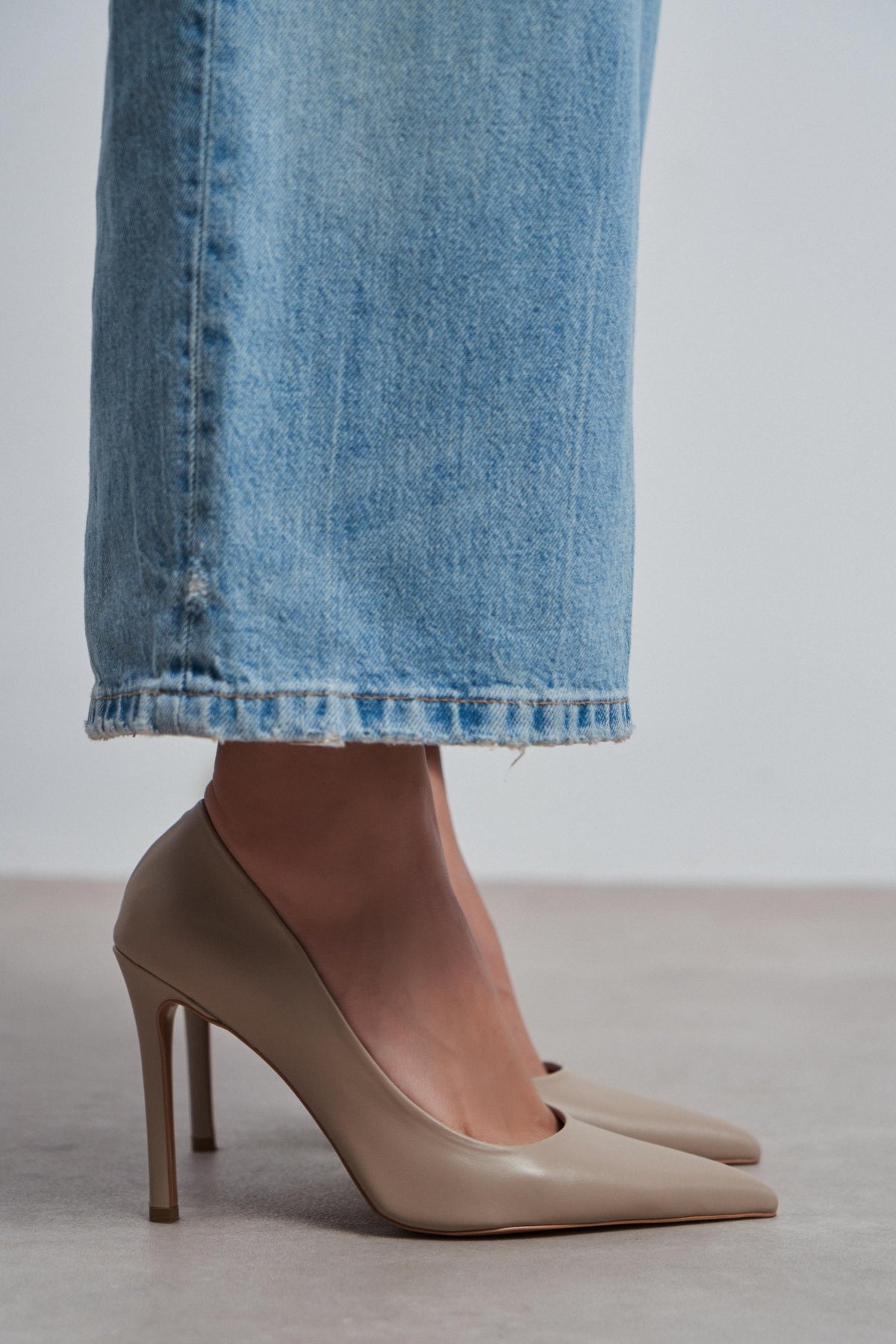 Lunara Koyu Bej Mat Sivri Burun Kadın Stiletto
