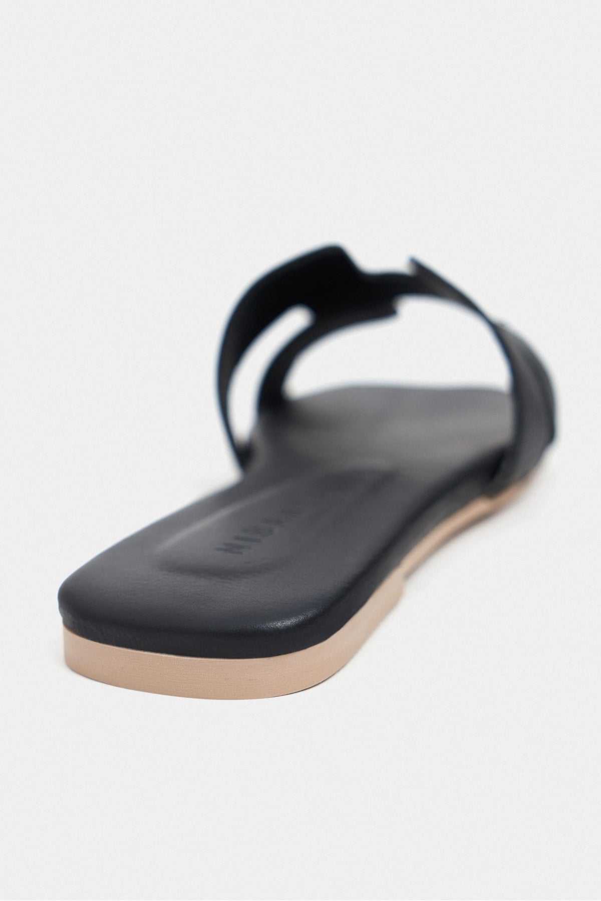 Mavora Siyah Mat Deri H Bant Kadın Terlik