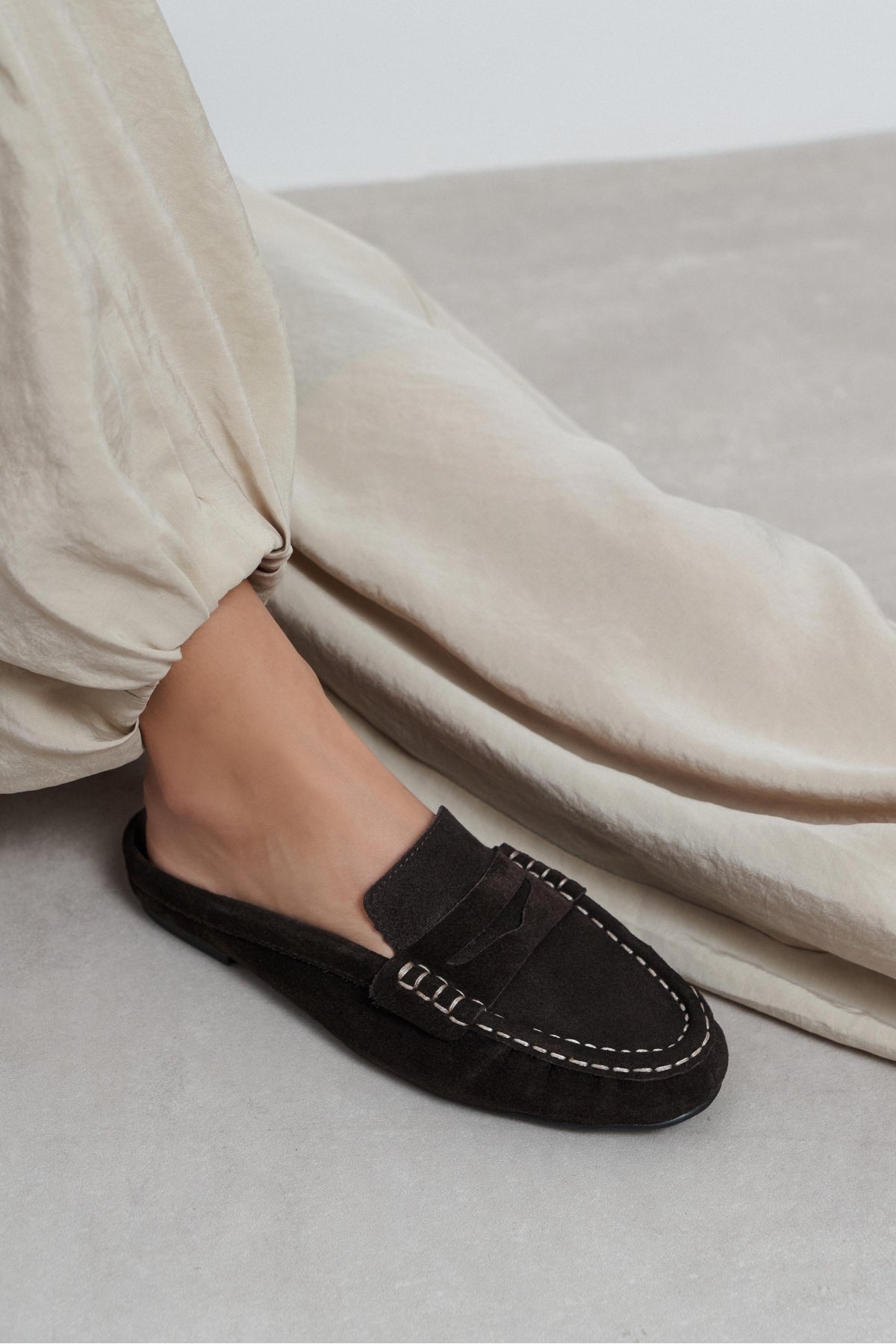Loba Bitter Kahve Süet Deri Düz Taban Kadın Loafer Terlik