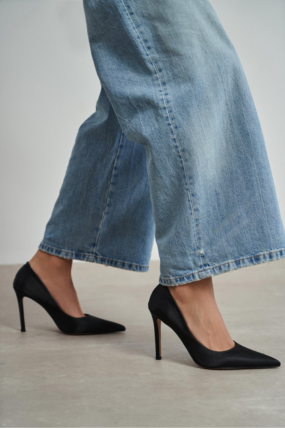Lunara Siyah Saten Sivri Burun Kadın Stiletto