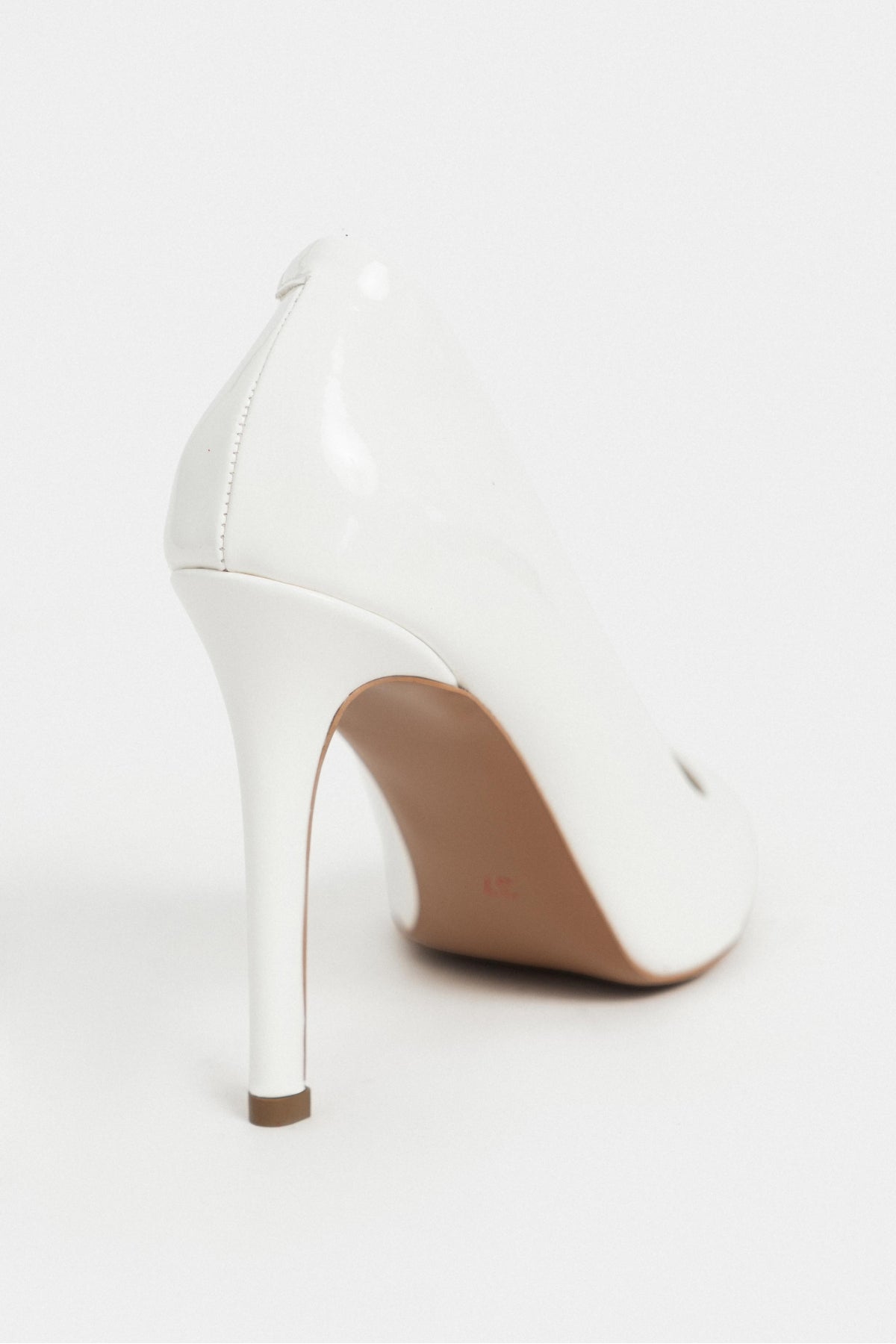 Lunara Beyaz Rugan Sivri Burun Kadın Stiletto