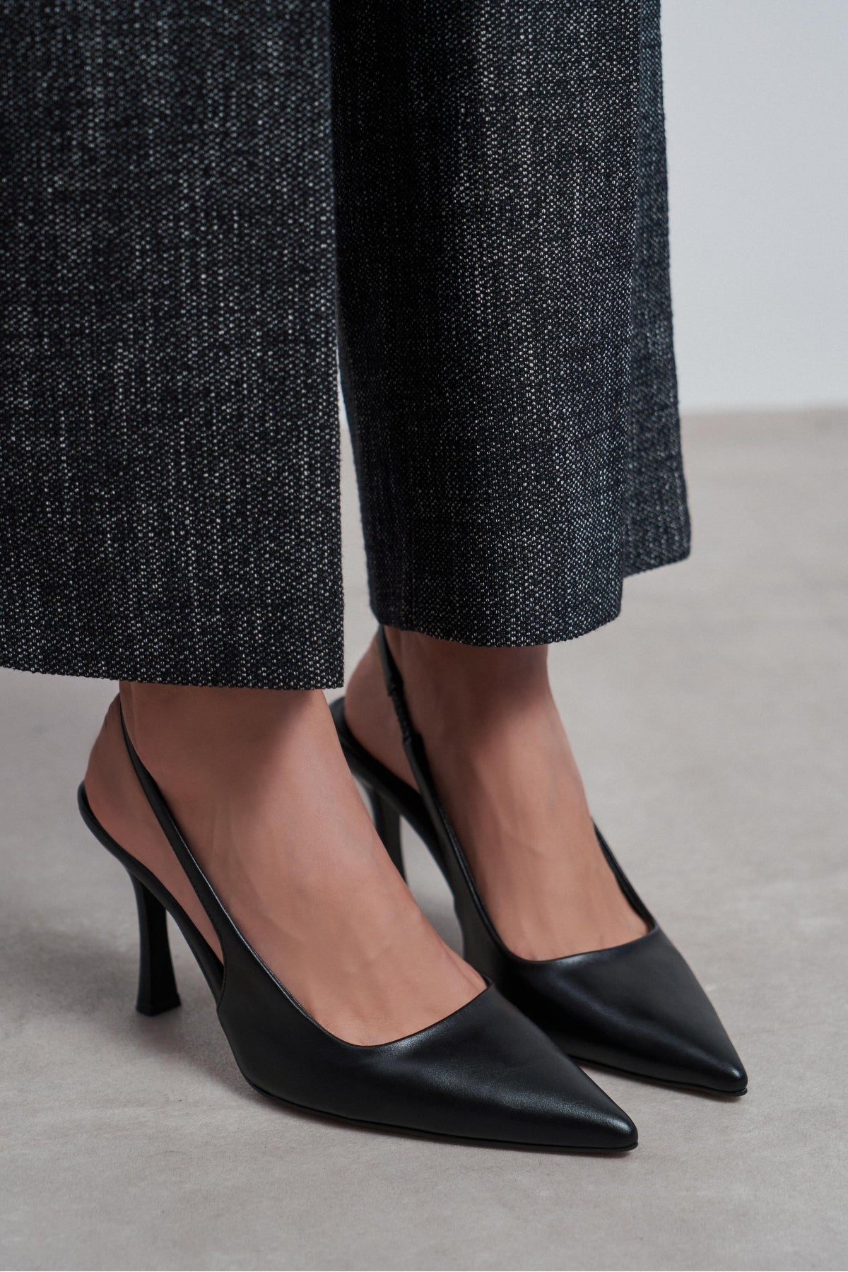Elara Siyah Mat Slingback V Vamp Hattı Sivri Burun Kadın Topuklu Ayakkabı