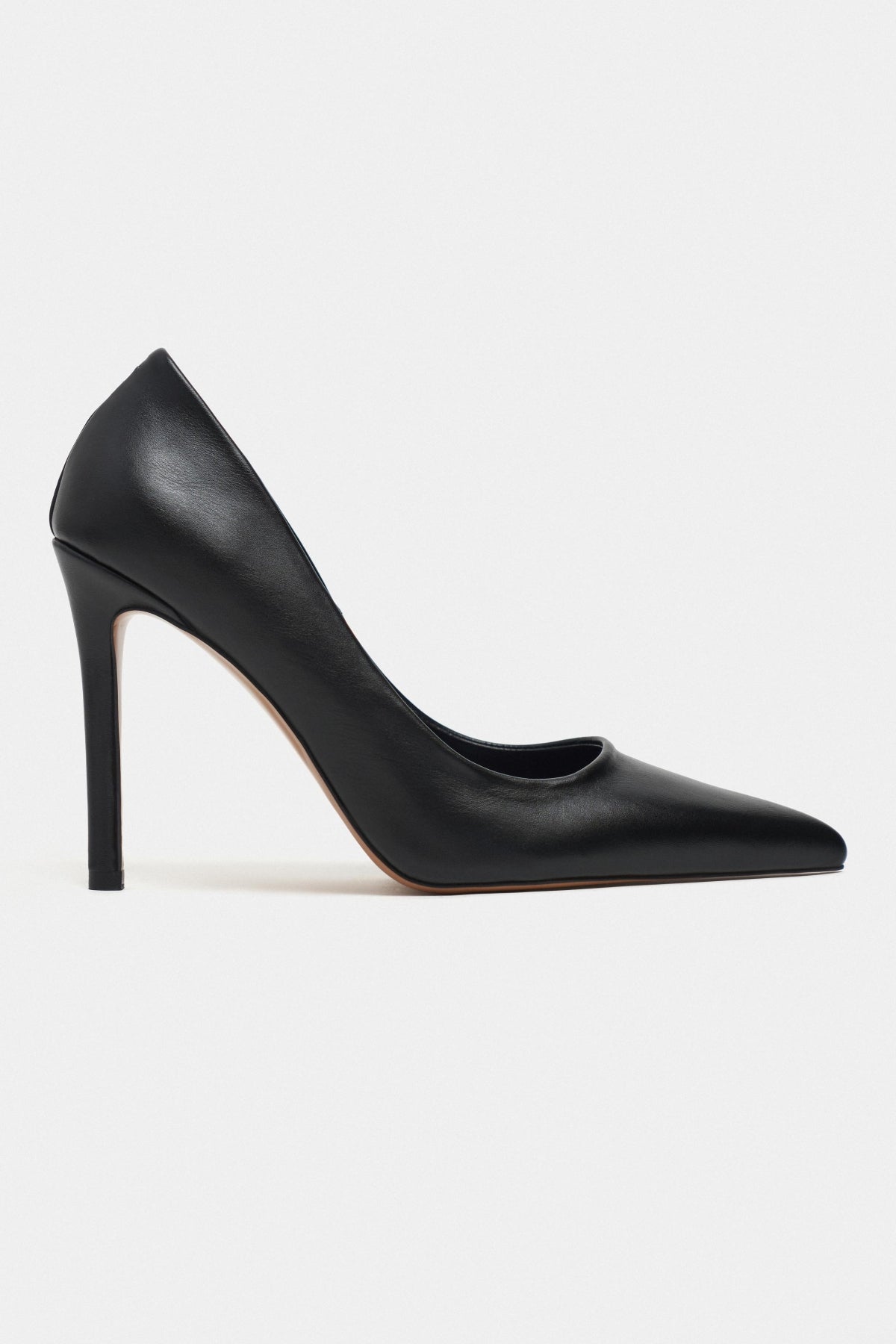Lunara Siyah Mat Sivri Burun Kadın Stiletto
