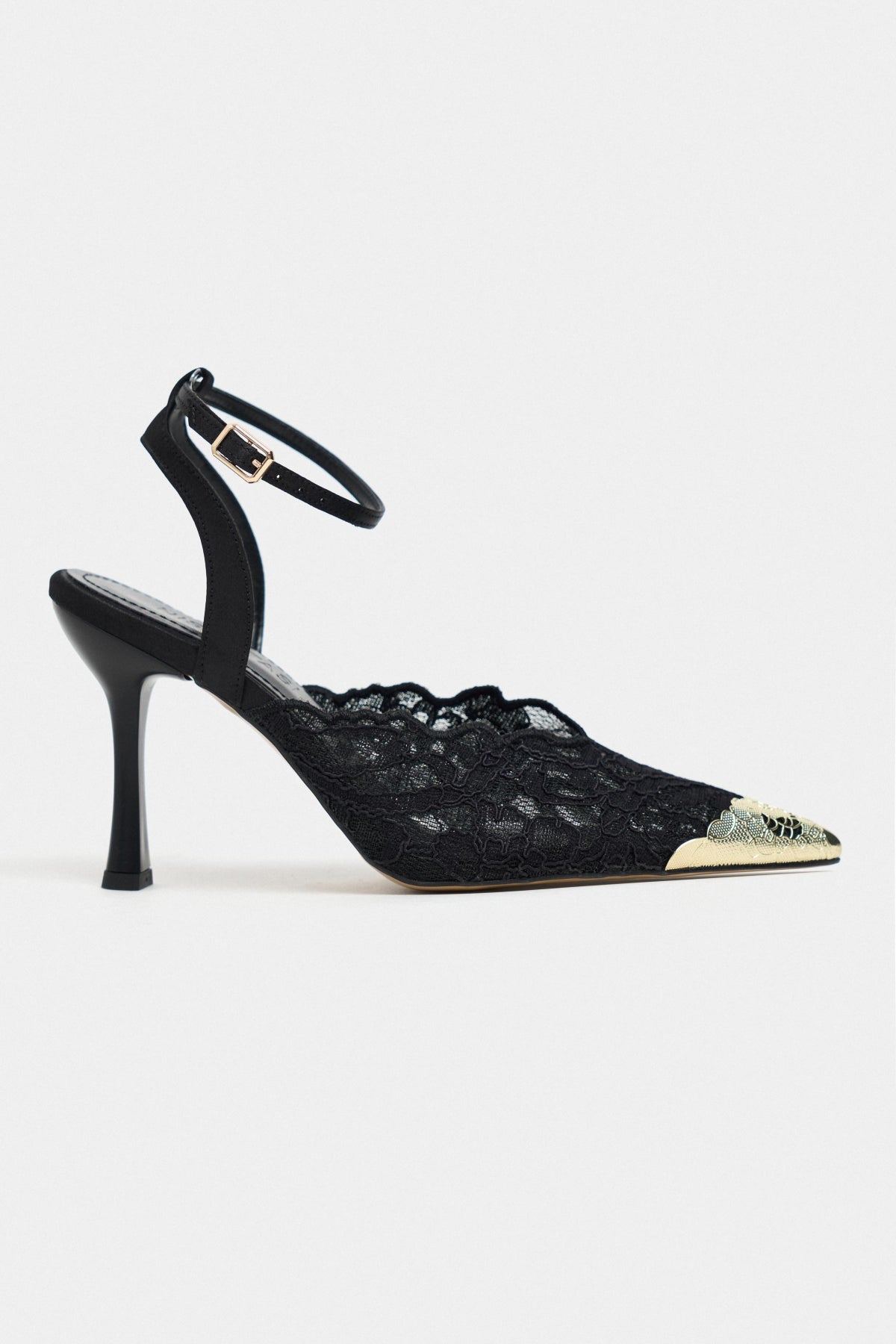 Hannah Siyah Dantel Ön Aksesuar Detay İşlemeli Ve Nakışlı Arka Band Kuşaklı 7-8 Cm Topuk Boyu Dantelli Topuklu Kadın Ayakkabı