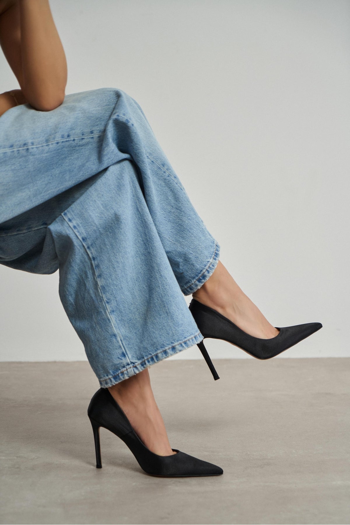 Lunara Siyah Saten Sivri Burun Kadın Stiletto