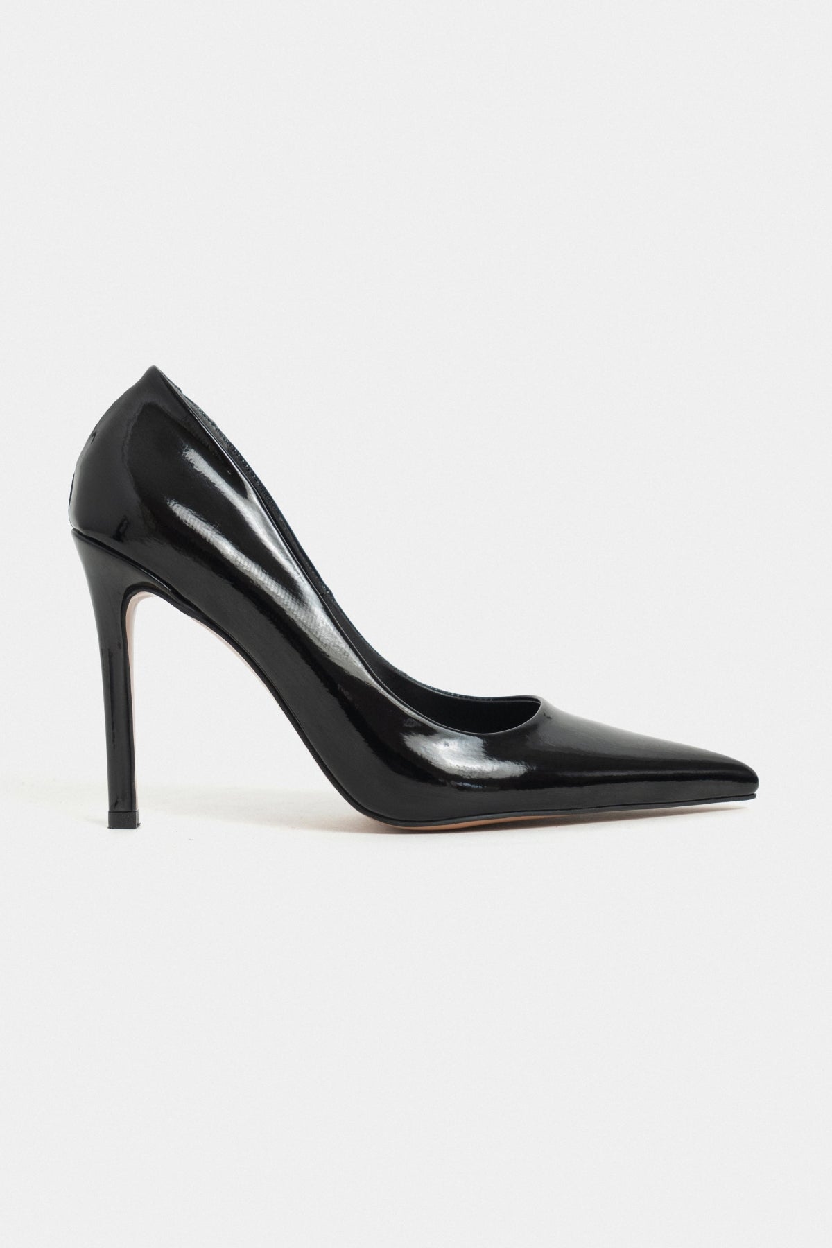 Lunara Siyah Rugan Sivri Burun Kadın Stiletto