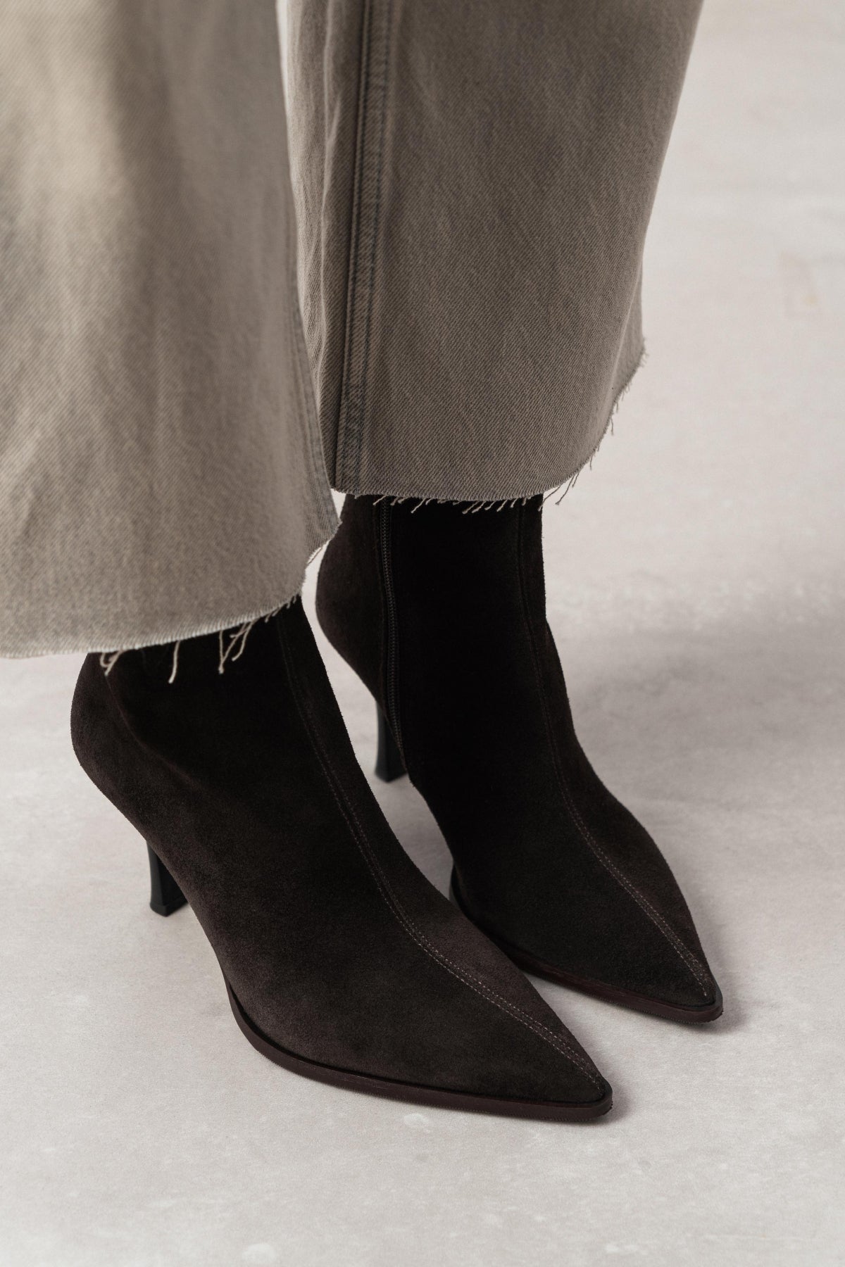 Marma Bitter Kahve Hakiki Süet Fermuar Detay Sivri Burun Kadın Topuklu Bot
