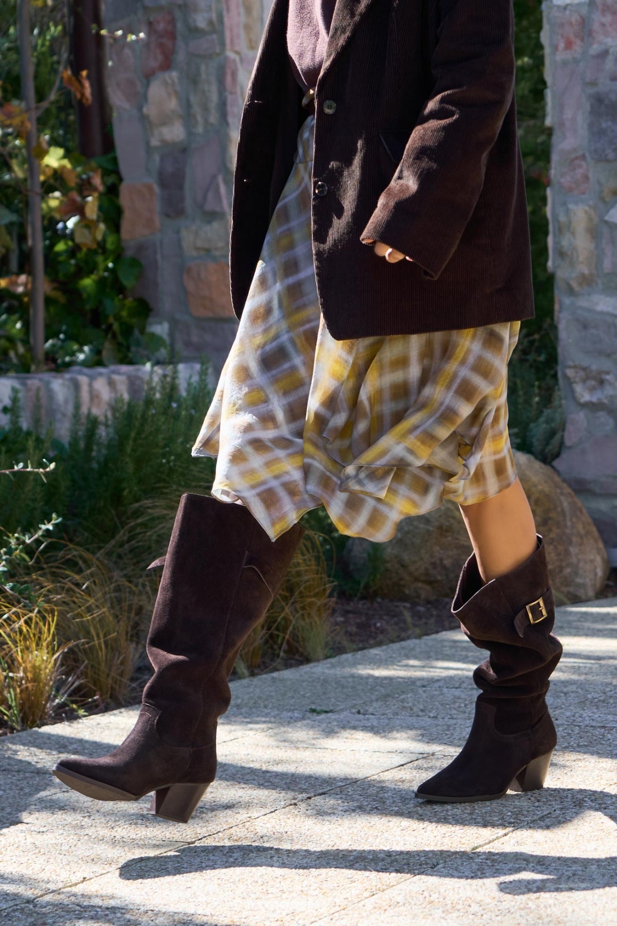 Amaris Bitter Kahve Süet Hakiki Deri Sivri Burun Kalın Topuklu Toka Detay Kadın Çİzme