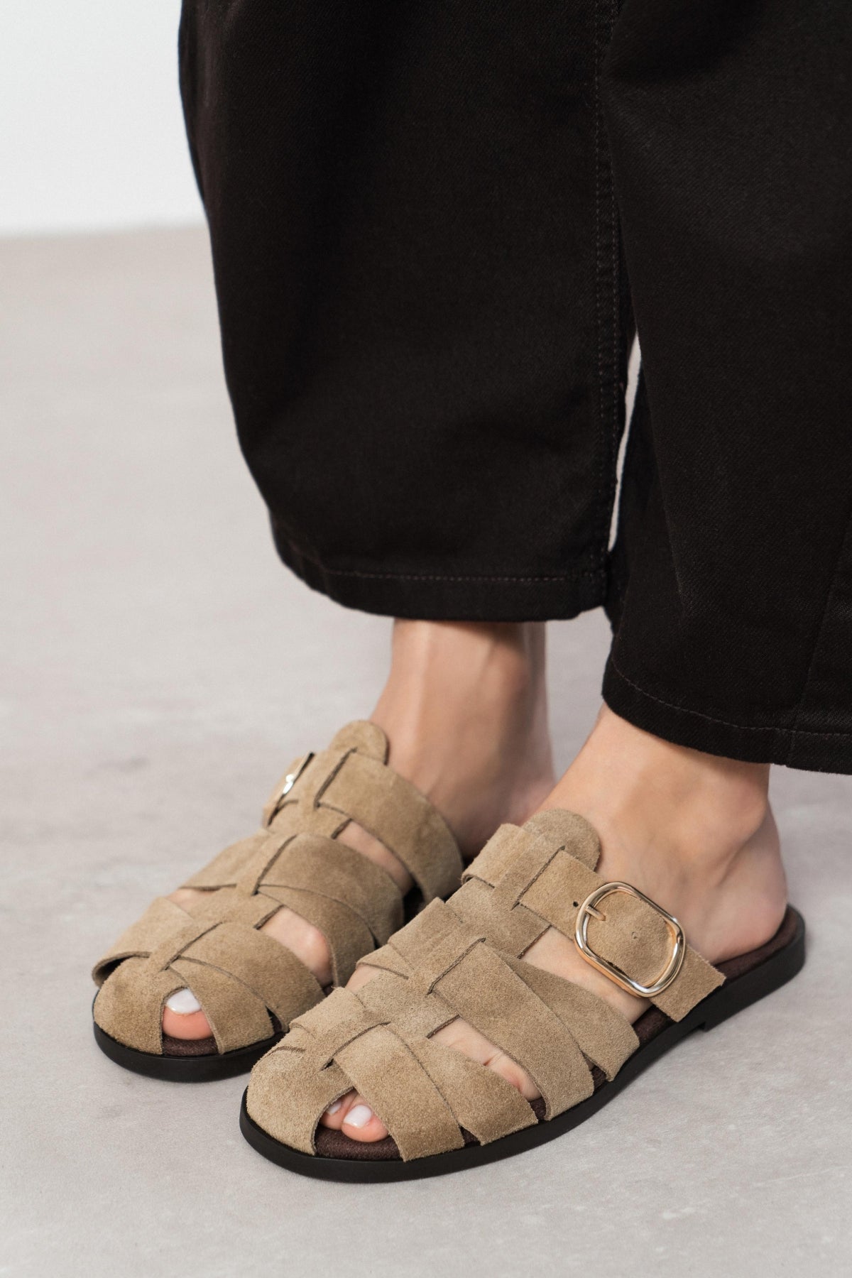 Honey Rome Bej Hakiki Süet Toka Detaylı Düz Taban Kadın Terlik