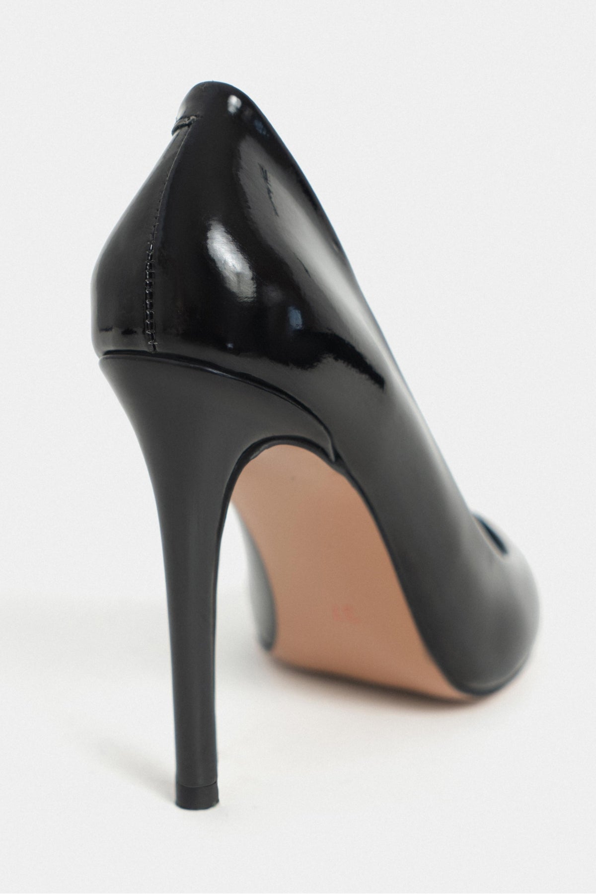 Lunara Siyah Rugan Sivri Burun Kadın Stiletto