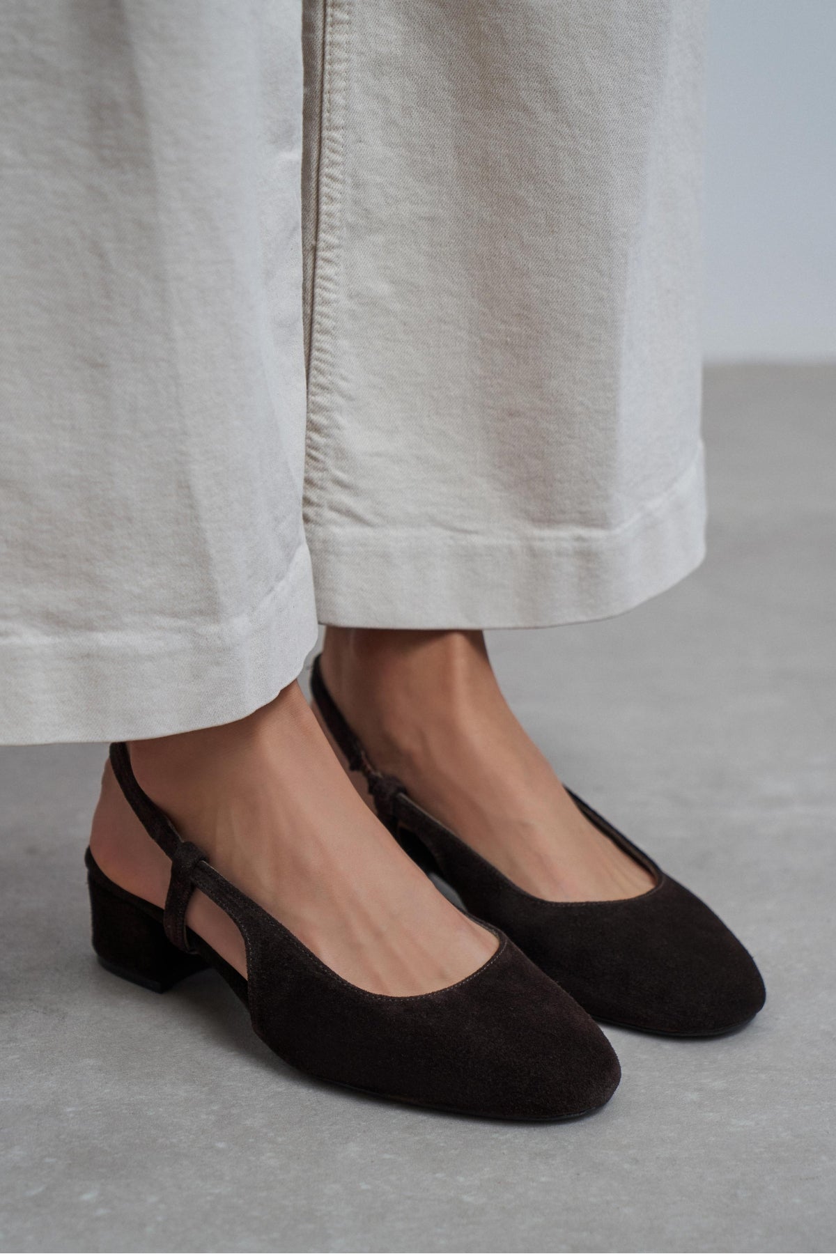 Harmony Kahve Süet Deri Küt Burun Kemer Detay Kısa Topuklu Kadın Babet