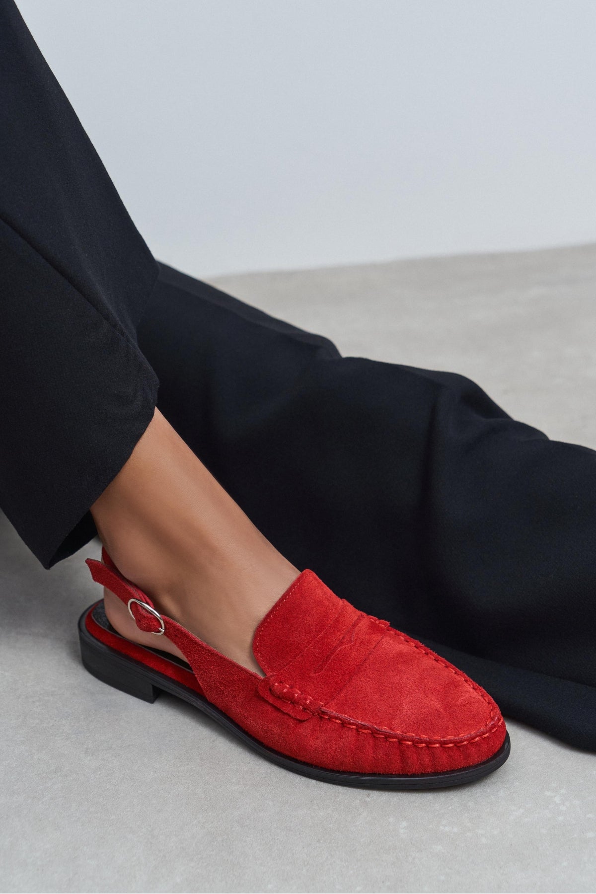 Tosky Kırmızı Süet Kemer Detaylı Düz Taban Kadın Loafer Sandalet