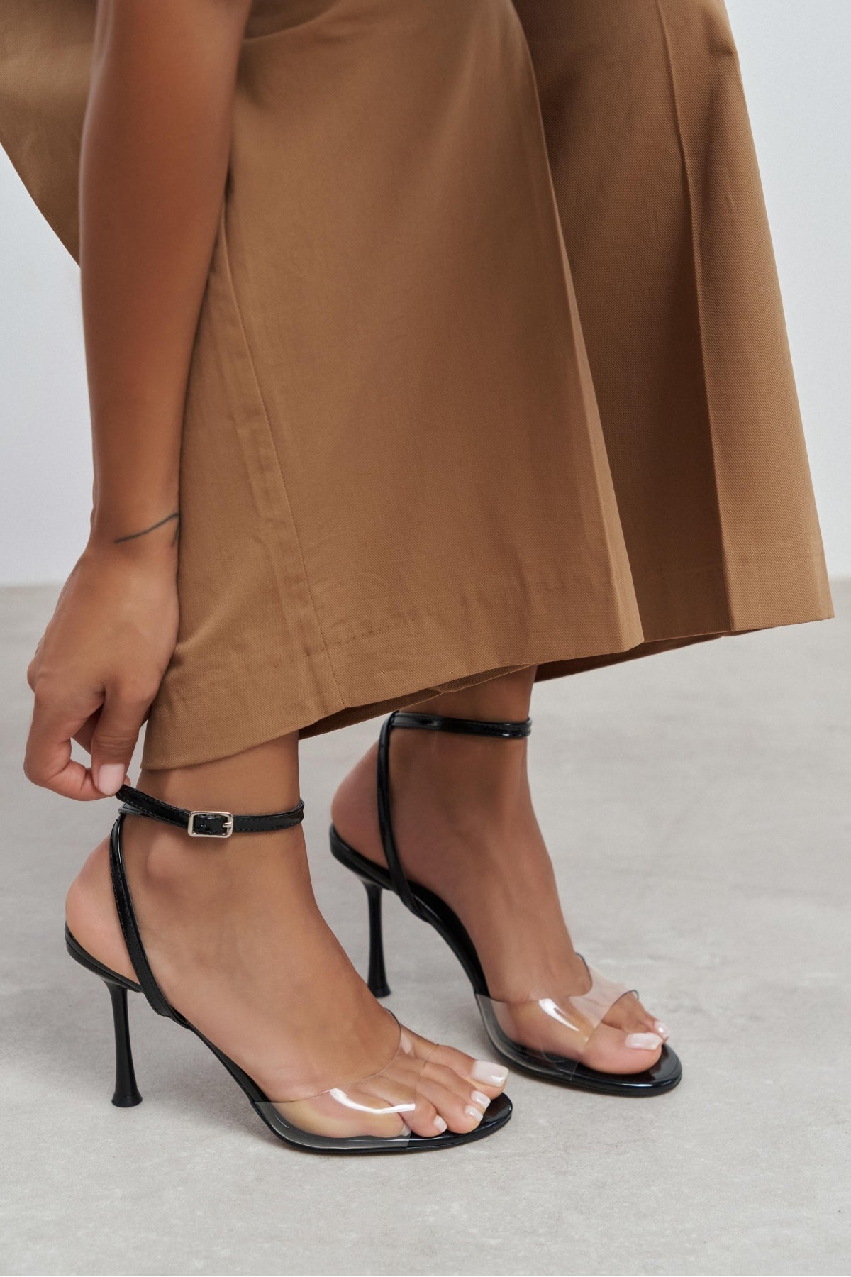 Vesper Siyah Rugan Önü Şeffaf İnce Topuklu Kadın Ayakkabı